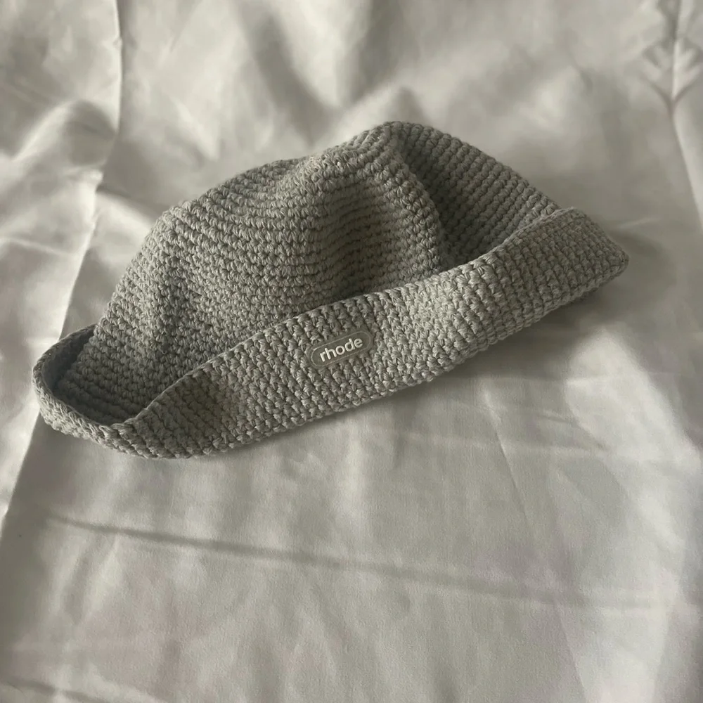 RHODESKIN rhode by Hailey Bieber summer club surprise hat - Picture 3 of 3